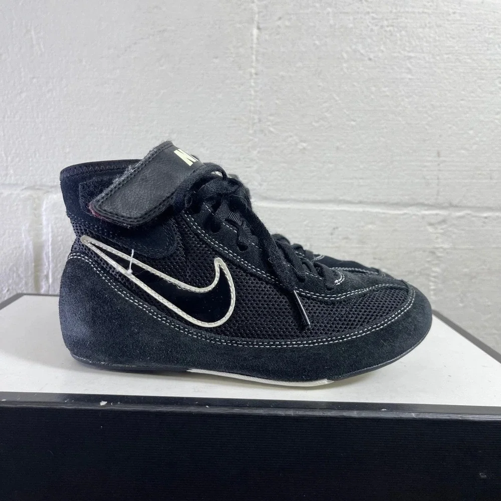 Nike Speedsweep VII GS Wrestling Shoes 366684-001 Black White Boys Size 3 Y